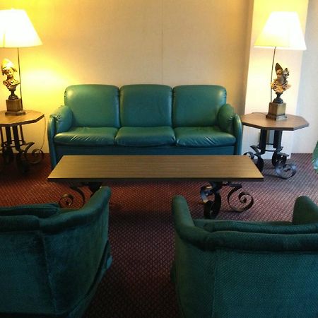 Aurora Fox Valley Inn מראה חיצוני תמונה