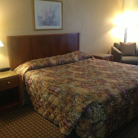 Aurora Fox Valley Inn מראה חיצוני תמונה