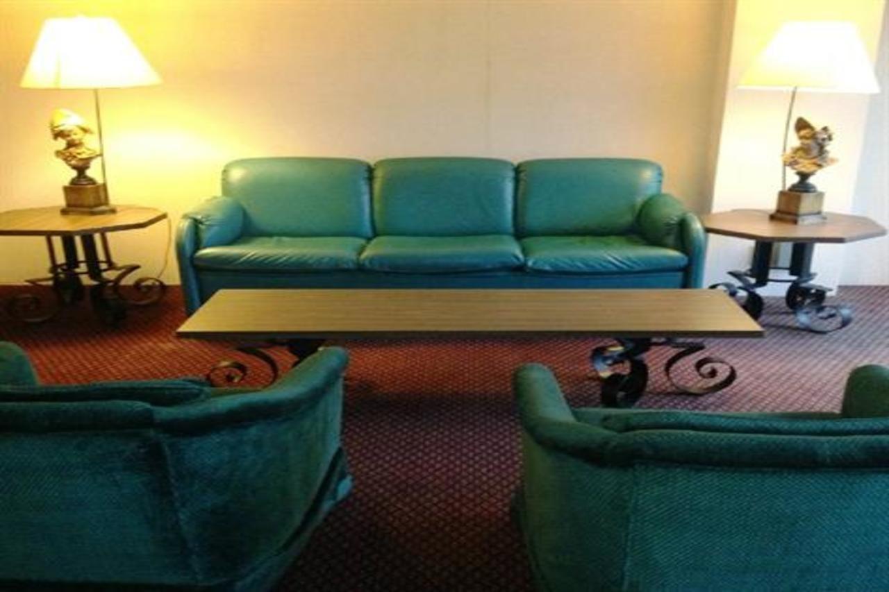 Aurora Fox Valley Inn מראה חיצוני תמונה