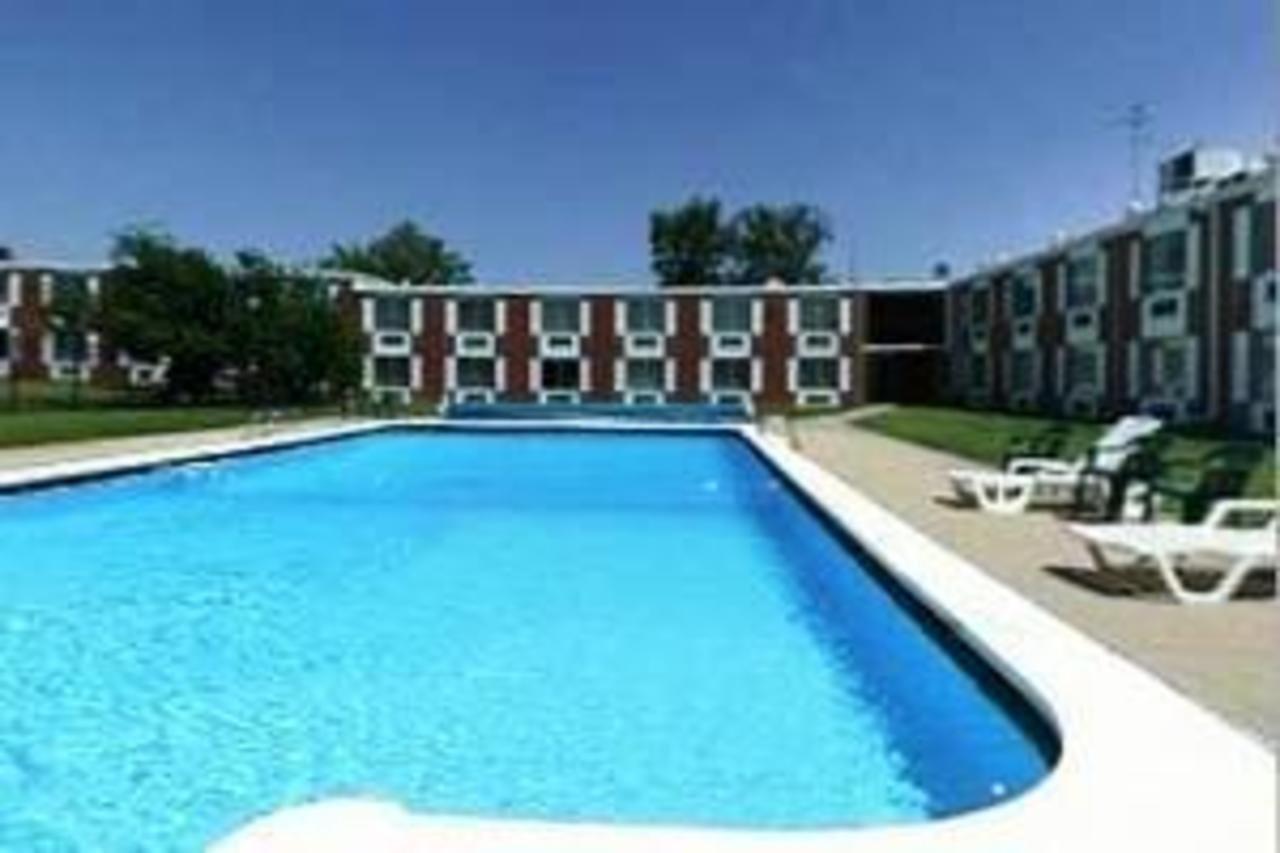 Aurora Fox Valley Inn מתקנים תמונה