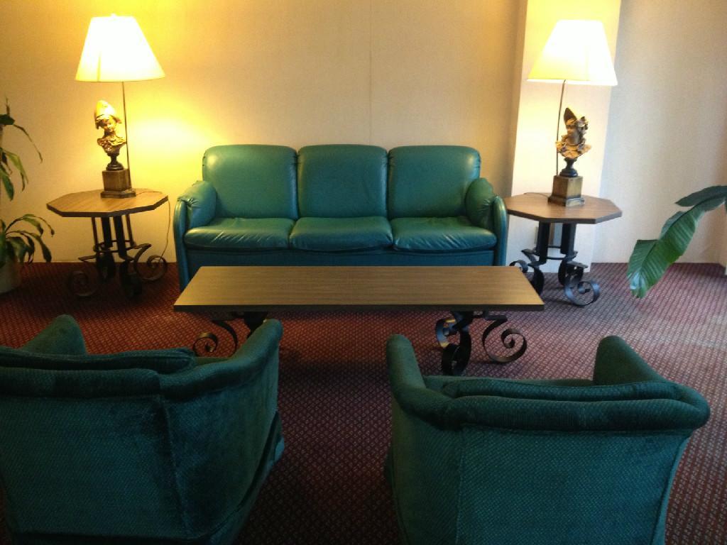 Aurora Fox Valley Inn מראה חיצוני תמונה