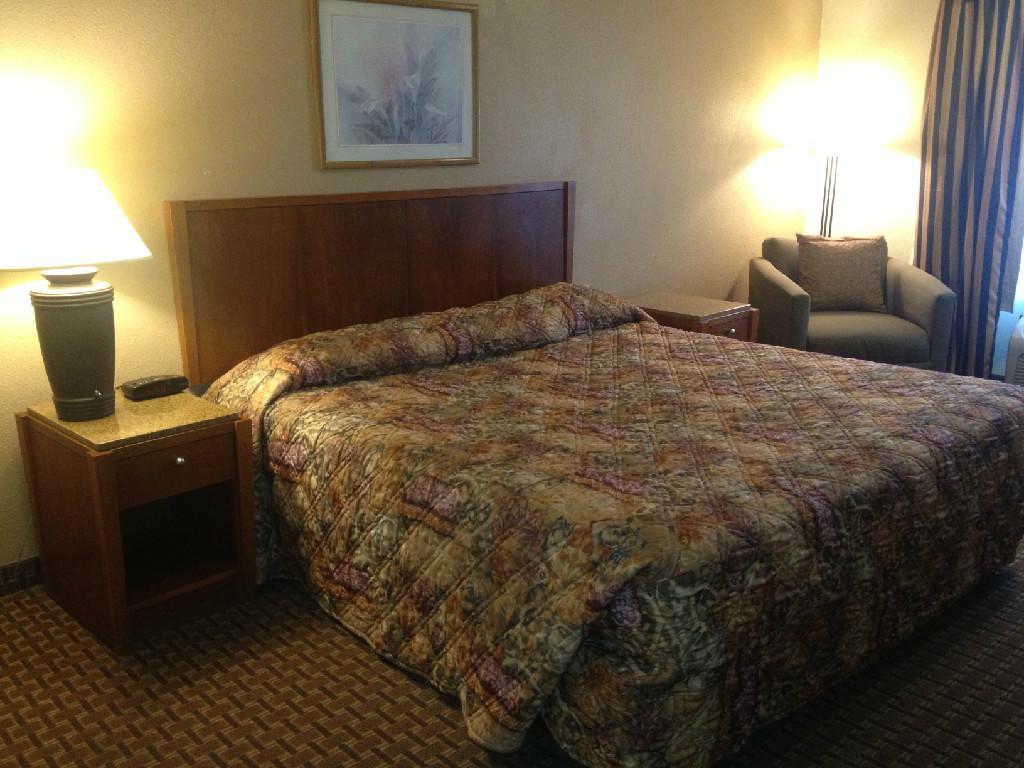 Aurora Fox Valley Inn מראה חיצוני תמונה