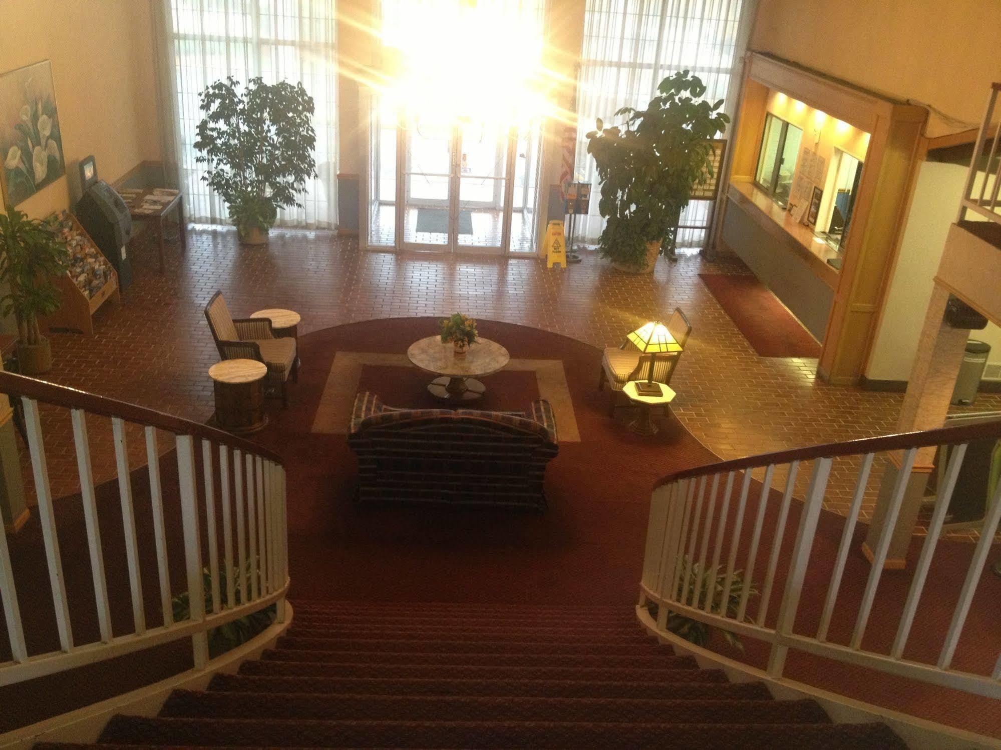 Aurora Fox Valley Inn מראה חיצוני תמונה