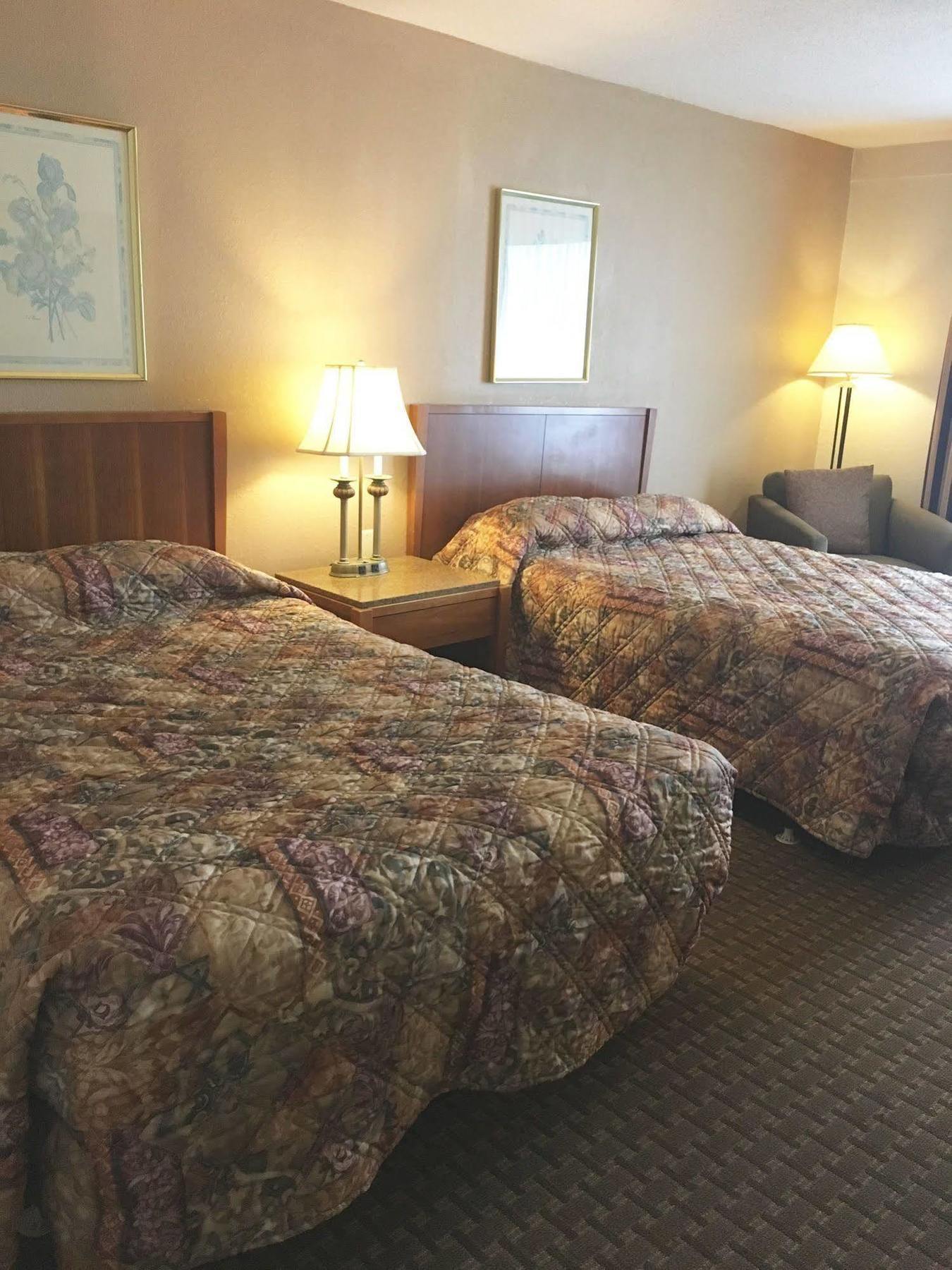 Aurora Fox Valley Inn מראה חיצוני תמונה